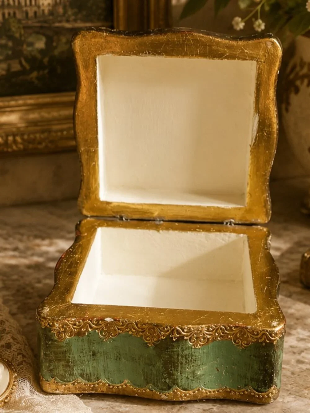 Vintage Italian Florentine Gold Leaf Gilt Hand-Painted Carved Wooden Jewelry Box